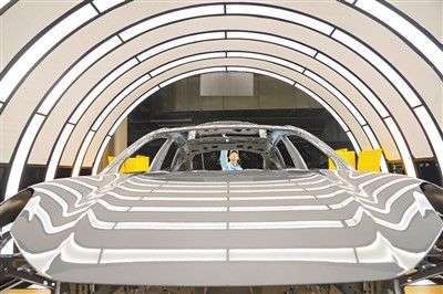 新能源汽車產(chǎn)業(yè) 創(chuàng)新驅(qū)動(dòng)發(fā)展，新興能源技術(shù)研發(fā)引領(lǐng)未來